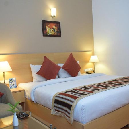 Starlit Suites Kochi Exterior foto