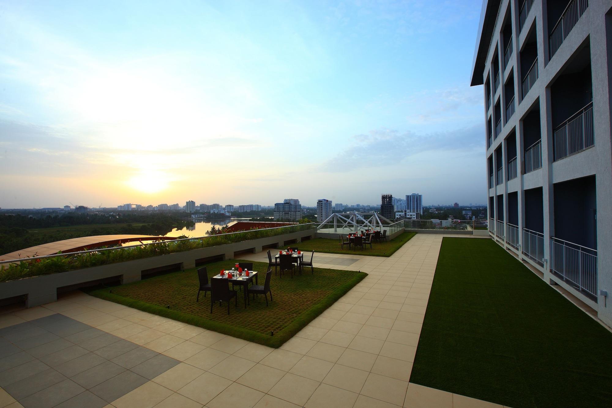 Starlit Suites Kochi Exterior foto