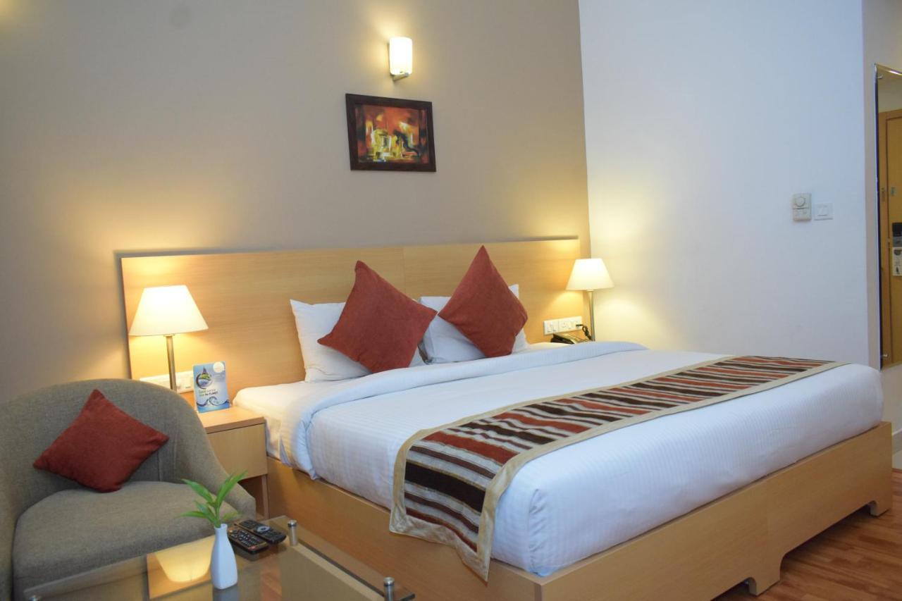 Starlit Suites Kochi Exterior foto