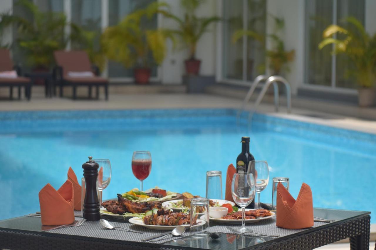 Starlit Suites Kochi Exterior foto