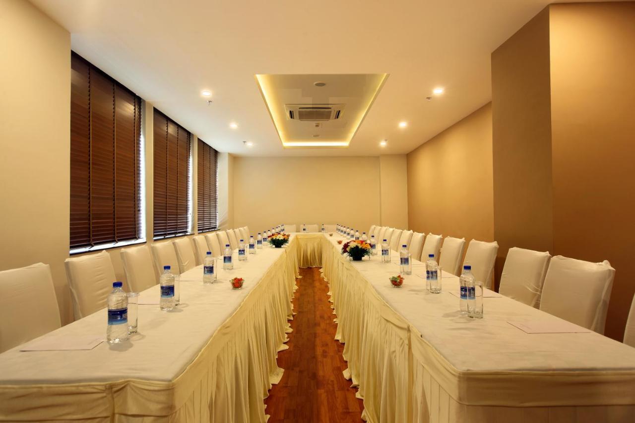 Starlit Suites Kochi Exterior foto